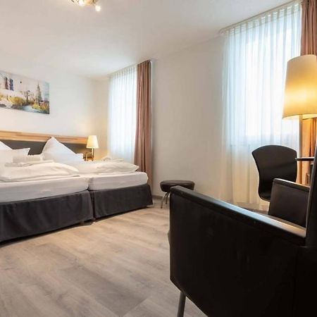 Hotel In Laisen Ройтлінген Екстер'єр фото