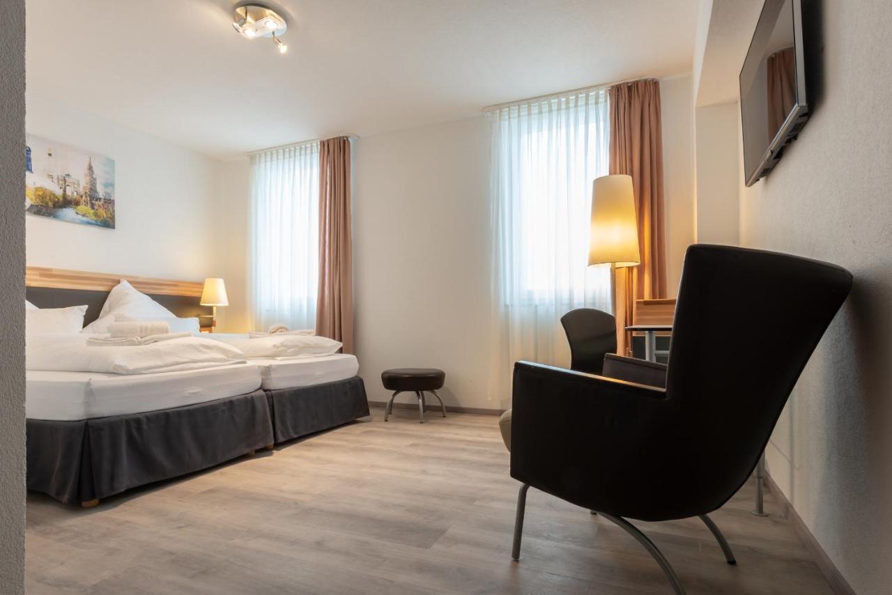 Hotel In Laisen Ройтлінген Екстер'єр фото