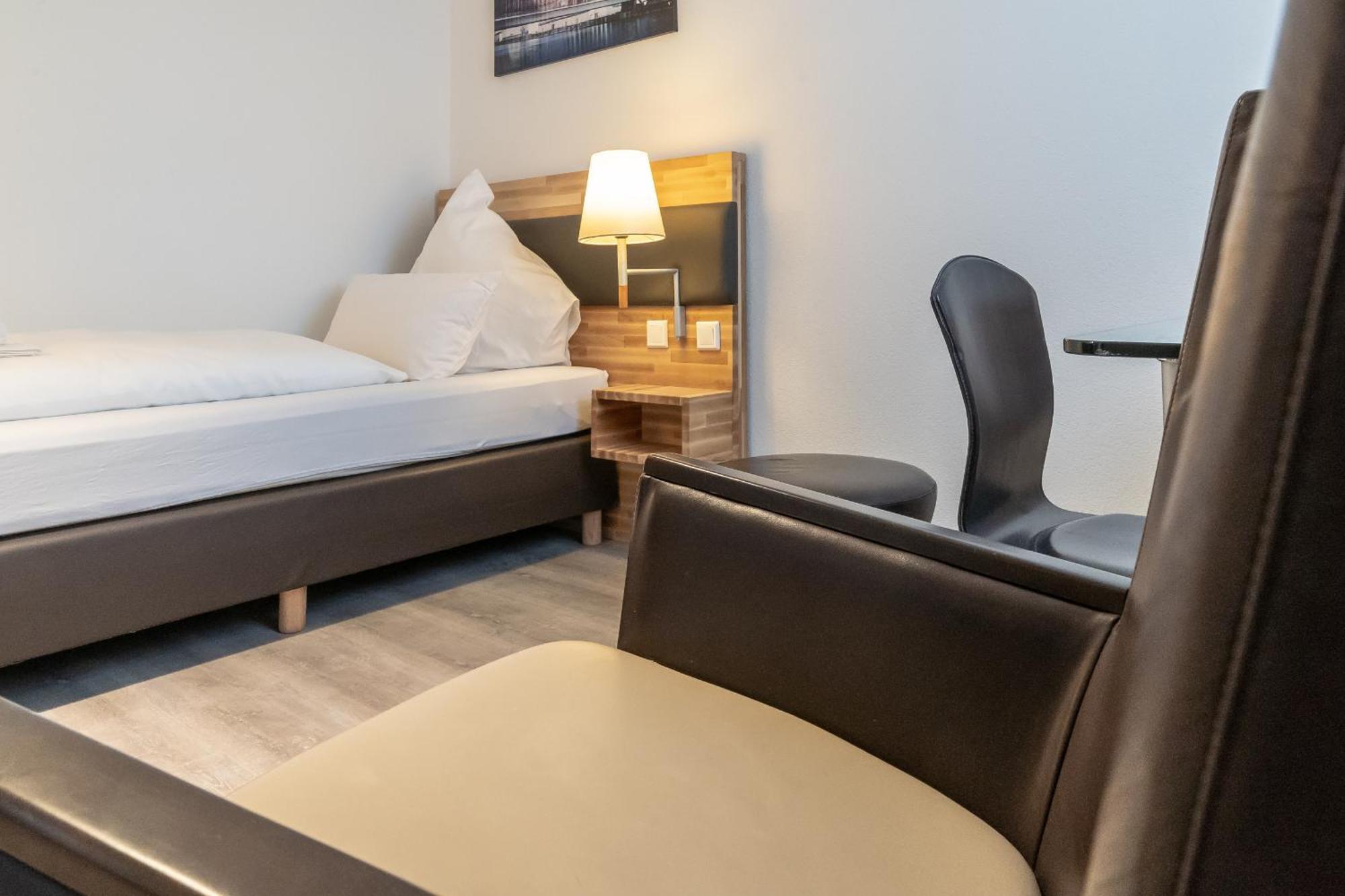 Hotel In Laisen Ройтлінген Номер фото